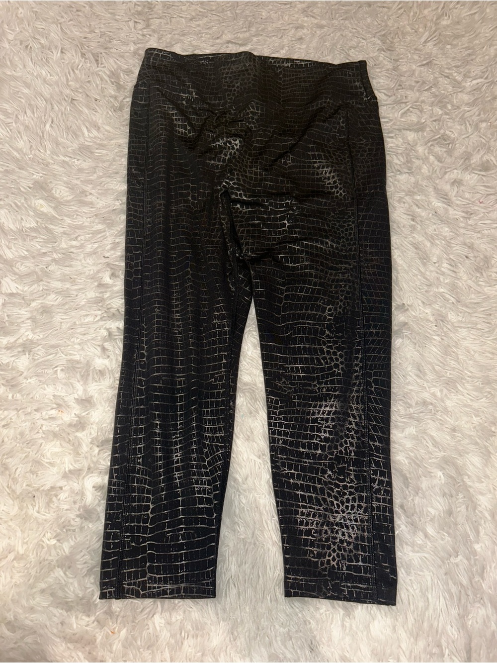 PINK Victorias Secret Ultimate Black Animal Croc Shine cropped Leggings XL